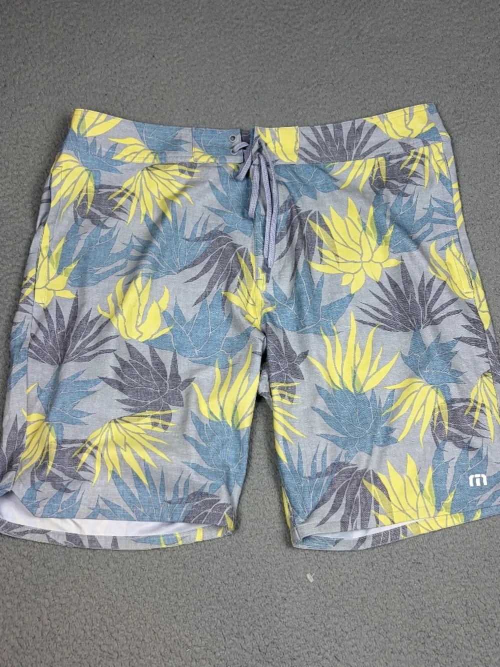 Travis Mathew Board Shorts Mens Size 38 Multicolor Floral Swim Drawstring Beach